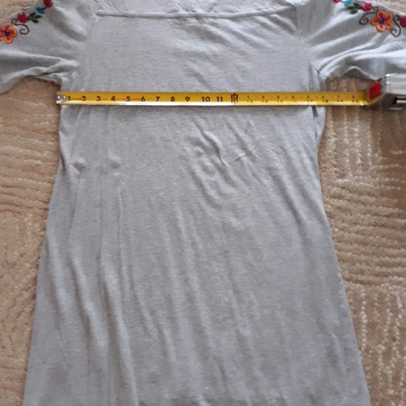 JWLA (Johnny Was)Grey Embroidered Tunic Top - Picture 5 of 6